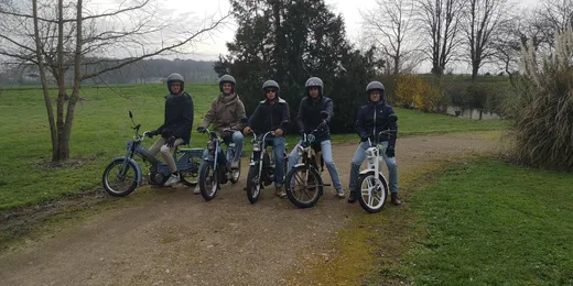 A vintage moped ride in the Loire Valley with ToursNmob