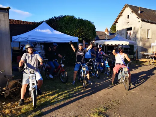 A vintage moped ride in the Loire Valley with ToursNmob