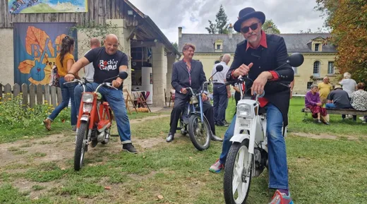 A vintage moped ride in the Loire Valley with ToursNmob